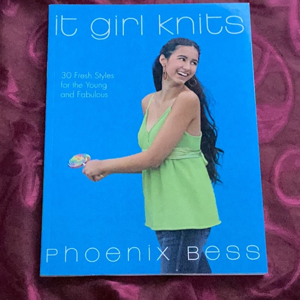 It Girl Knits PAPERBACK NWT